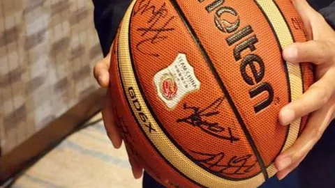 “亿分之秒决高下！揭秘亚冬会短道速滑金牌争夺战，央视新闻客户端深度解读”